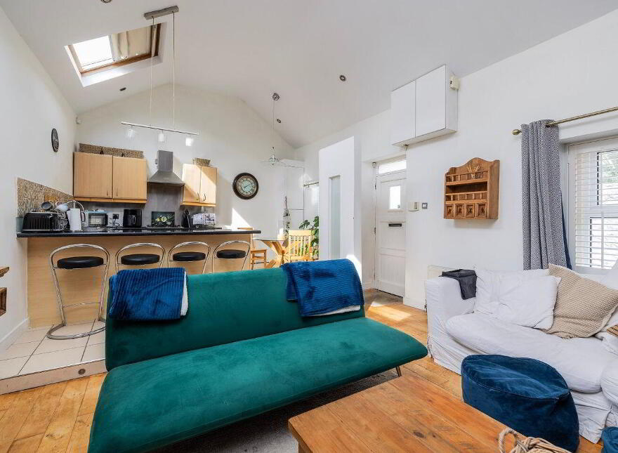 Hazel Cottage, 6 The Square, Skerries, K34RK27