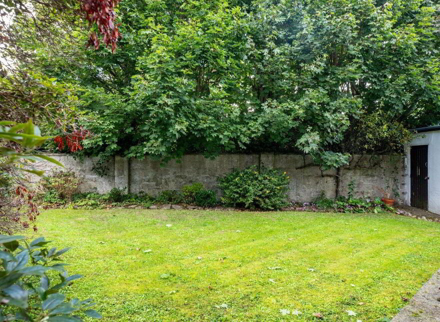 Mallard, Foxrock Park, Kill Lane, Foxrock, Foxrock, D18EA26