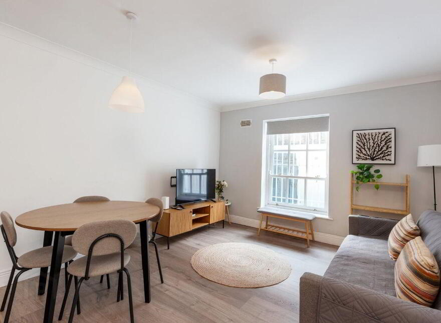 Apt. 11, 52 Mountjoy Square South, Dublin 1, D01E773