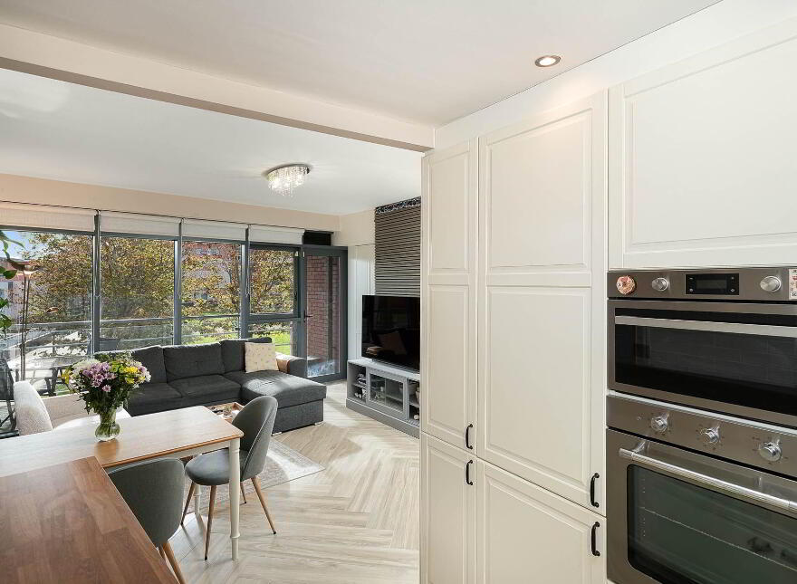 52 The Oval, Tullyvale, Cabinteely, Dublin, D18P942