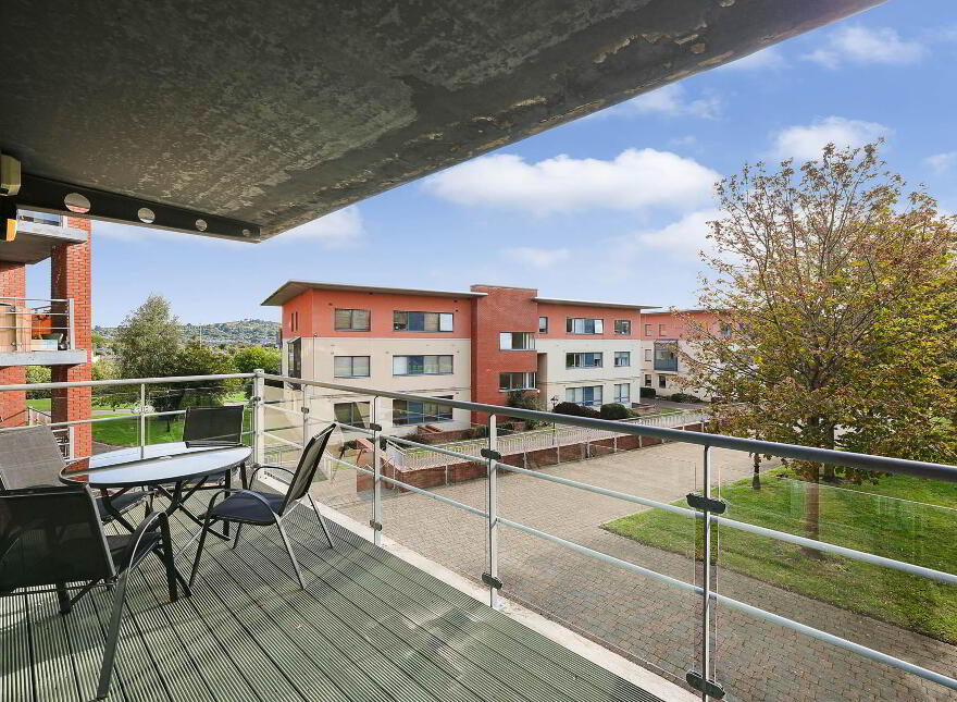 52 The Oval, Tullyvale, Cabinteely, Dublin, D18P942