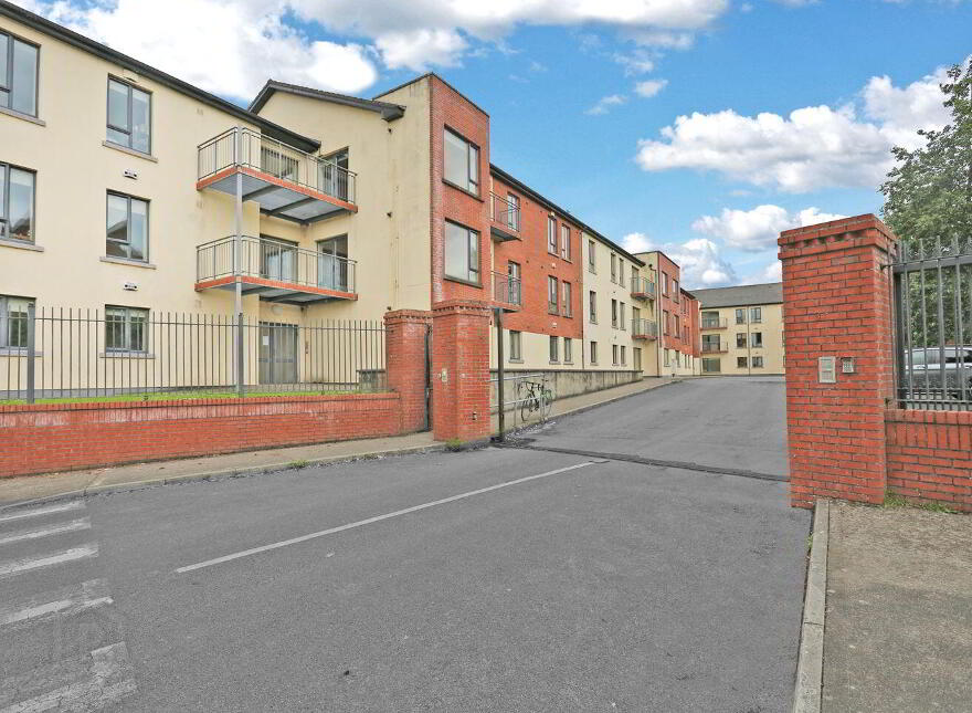 5 Parkville Court, Dublin Road photo