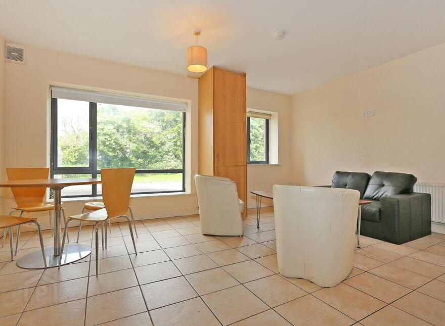 5 Parkville Court, Dublin Road