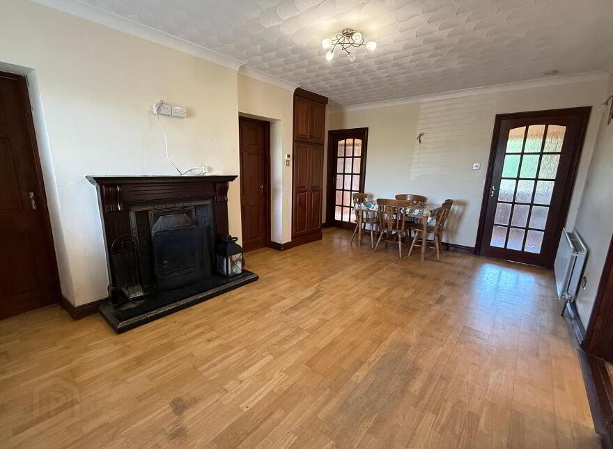 Graigues, Robertstown, W91P60H