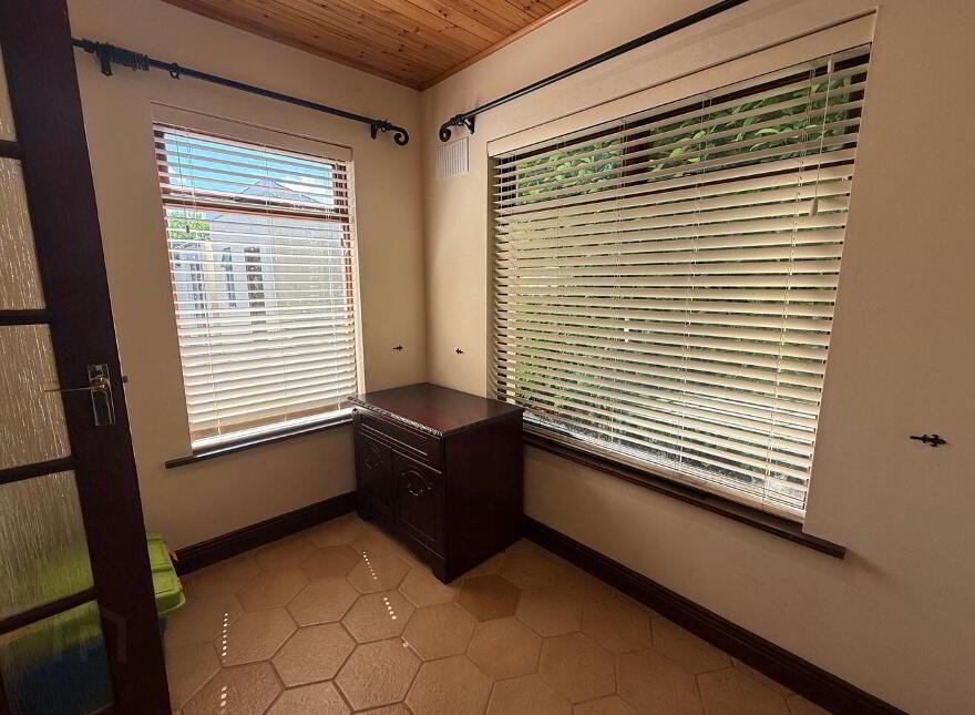 Graigues, Robertstown, W91P60H