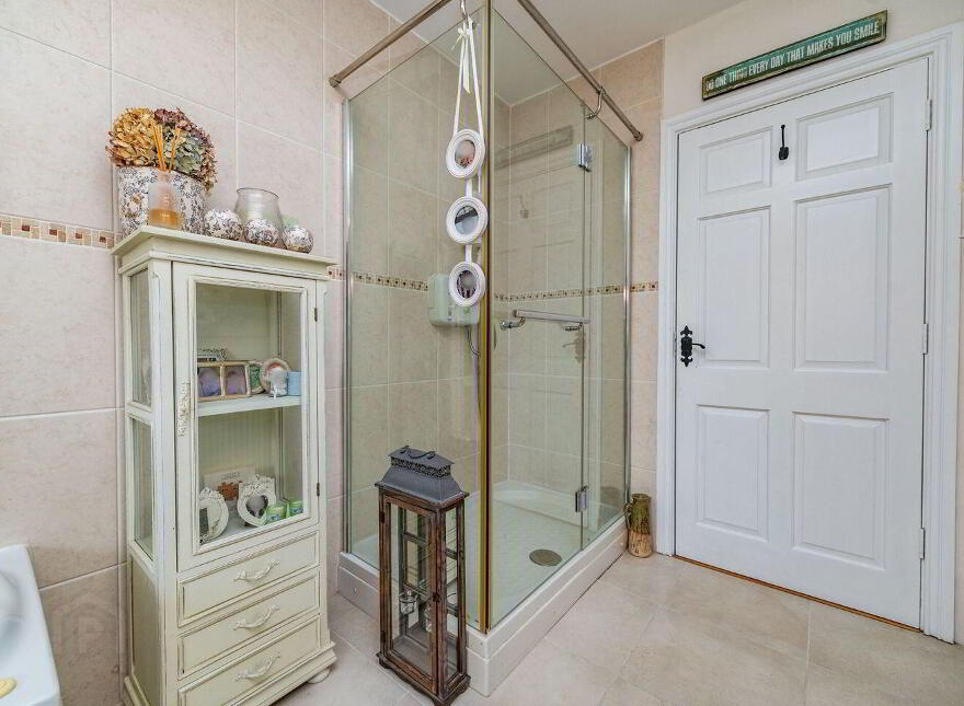 Donadea, Staplestown, W91TN1W