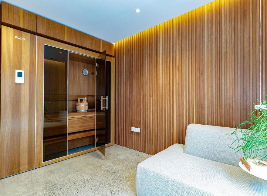 LA 18, 18 Lough Atalia Road, H91524H