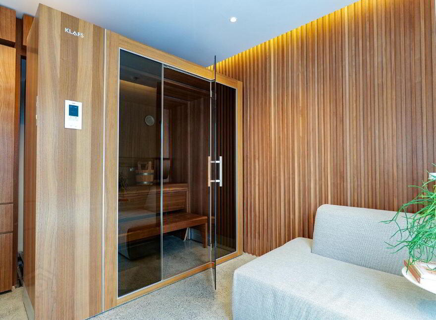 LA 18, 18 Lough Atalia Road, H91524H