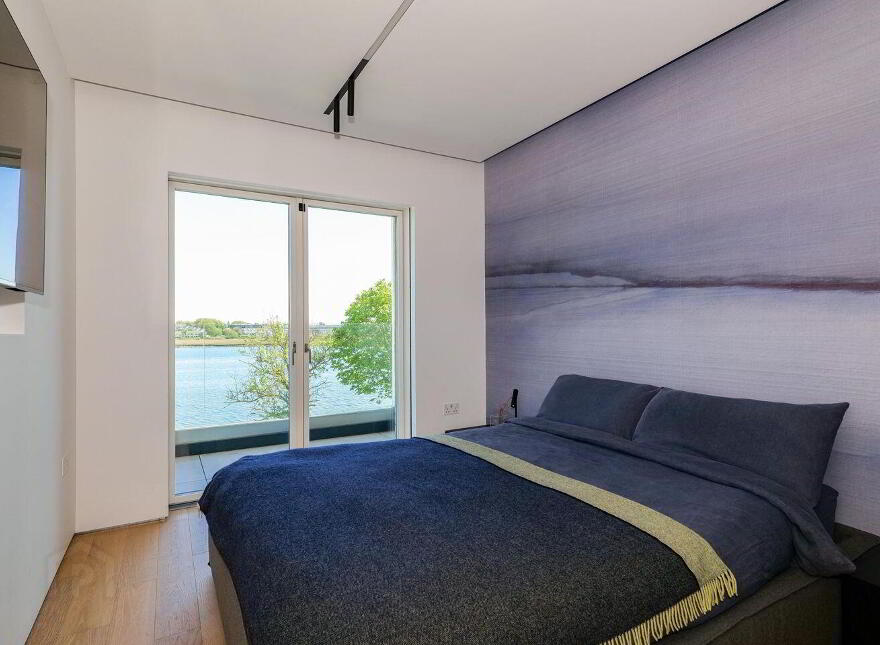 LA 18, 18 Lough Atalia Road, H91524H