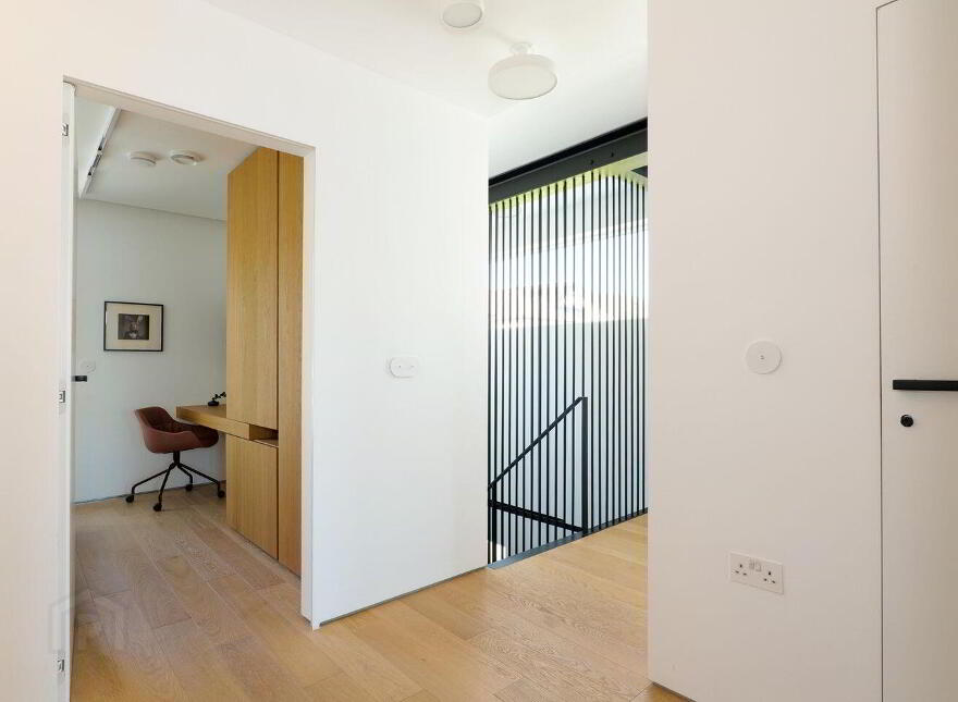 LA 18, 18 Lough Atalia Road, H91524H