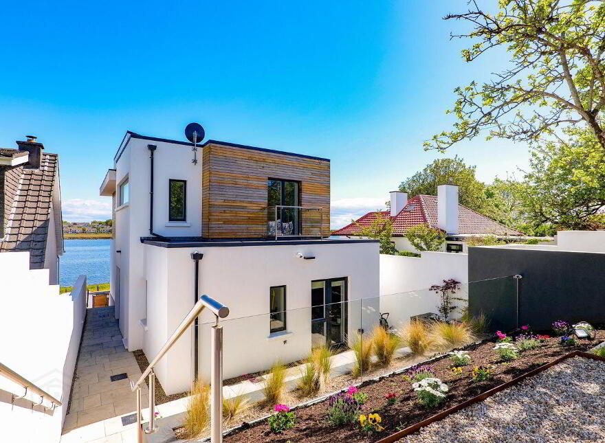 LA 18, 18 Lough Atalia Road, H91524H