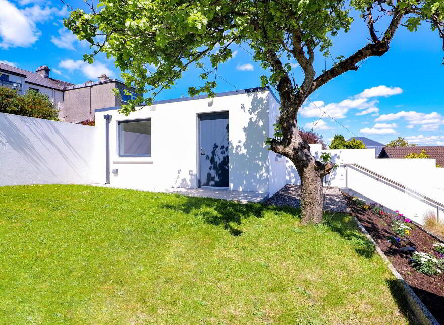 LA 18, 18 Lough Atalia Road, H91524H