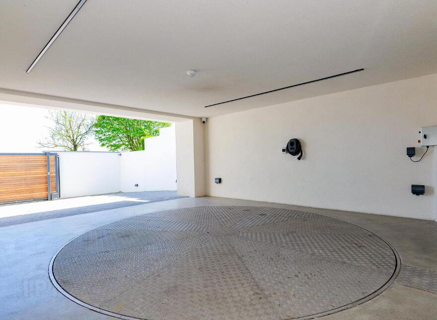 LA 18, 18 Lough Atalia Road, H91524H