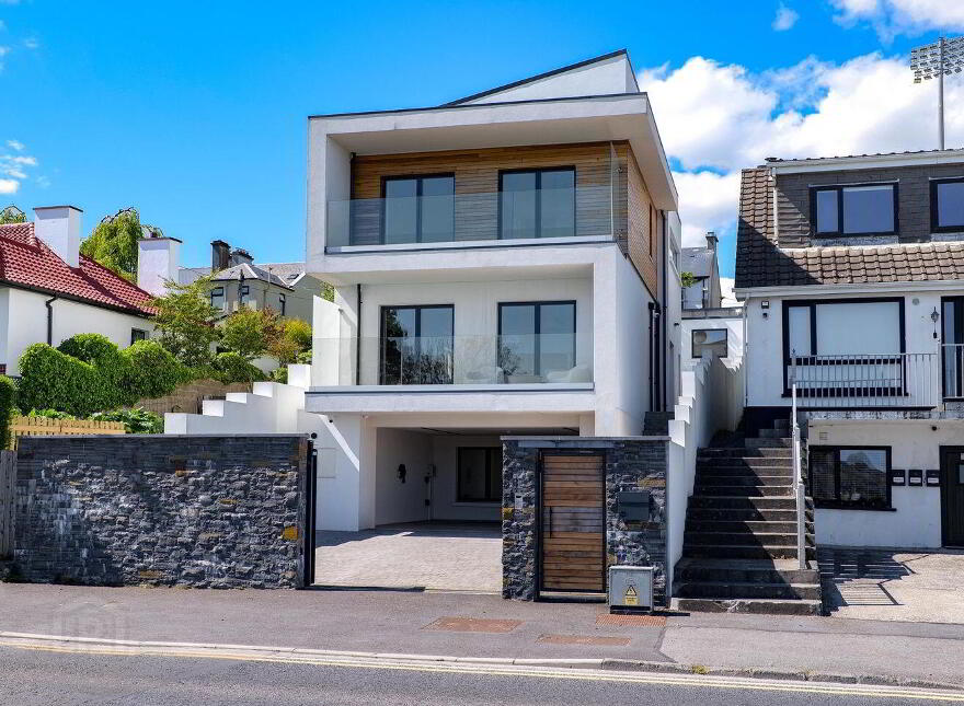 LA 18, 18 Lough Atalia Road, H91524H