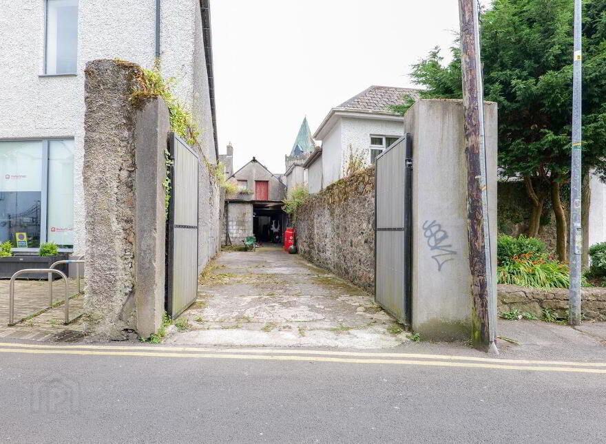 7 Bowling Green, H91FK2T