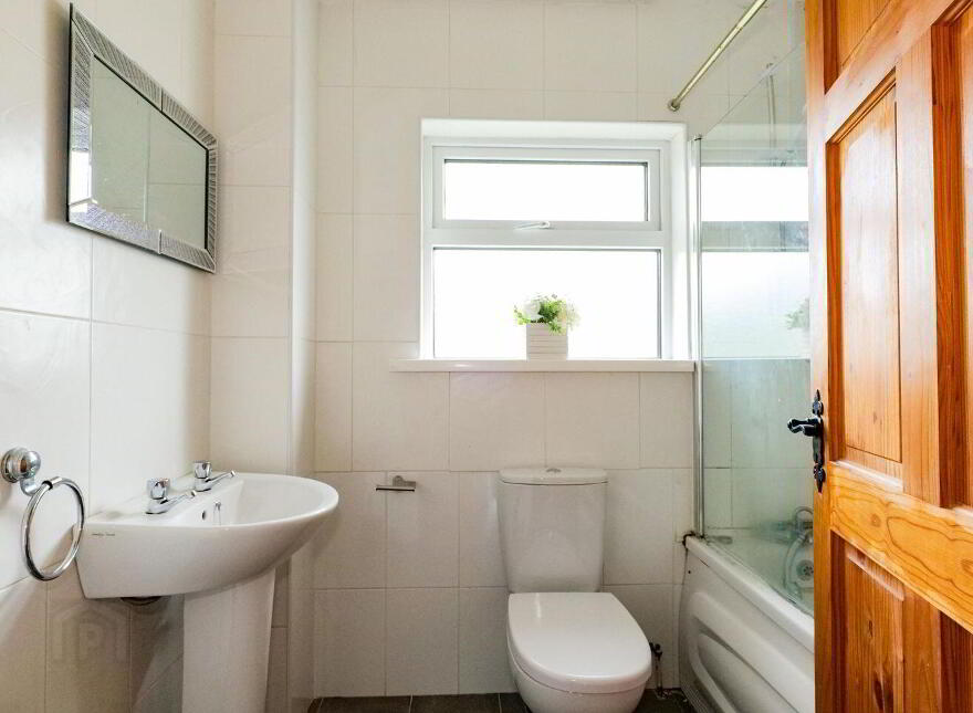 64 Castlelawn Heights, Headford Road, H91FF2C