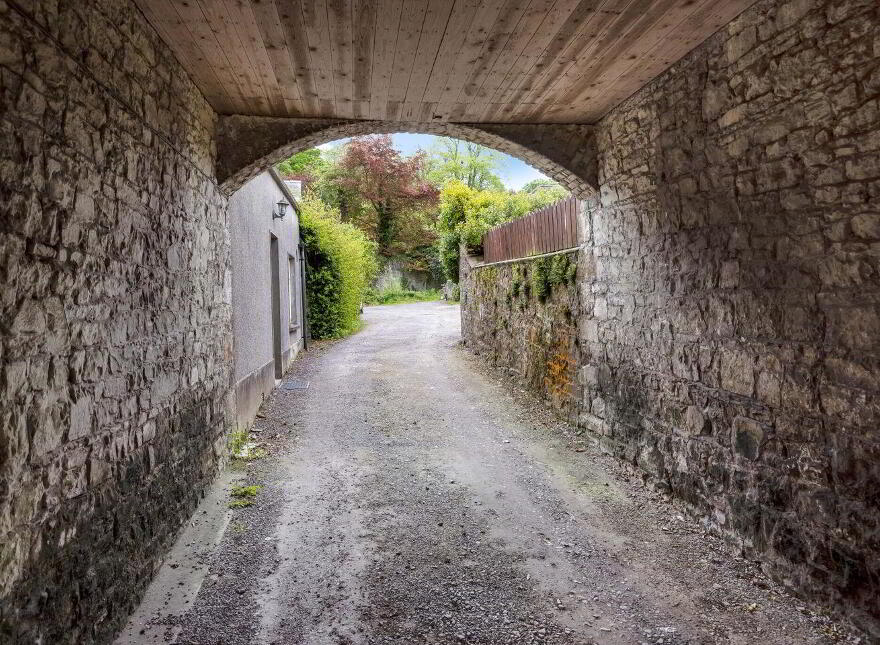 Main Street, Slane