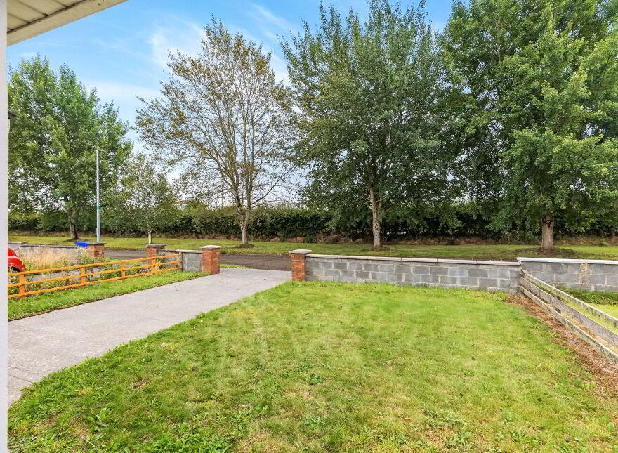 27 Edenwood, Kilmainhamwood, A82Y422
