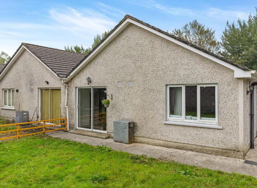 27 Edenwood, Kilmainhamwood, A82Y422