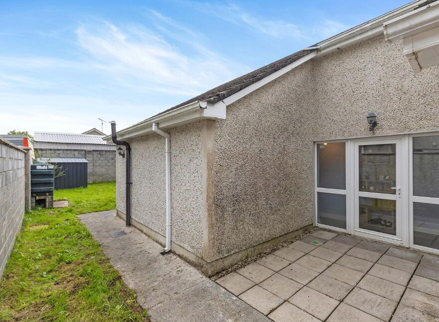 27 Edenwood, Kilmainhamwood, A82Y422