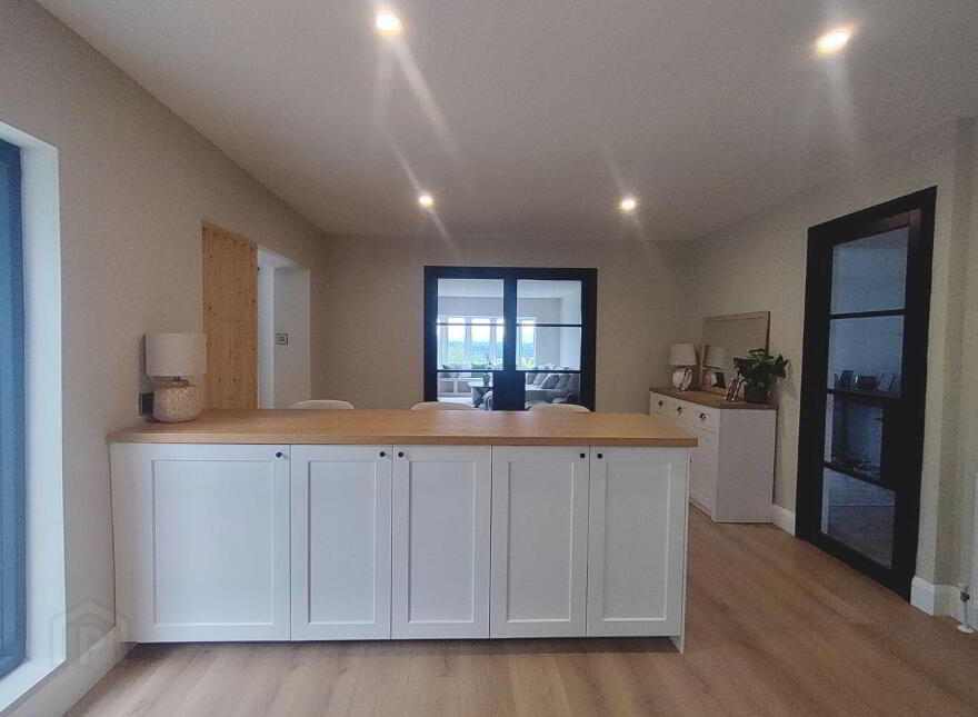 Cahir Abbey Upper, Mountain Road, Cahir, E21W889