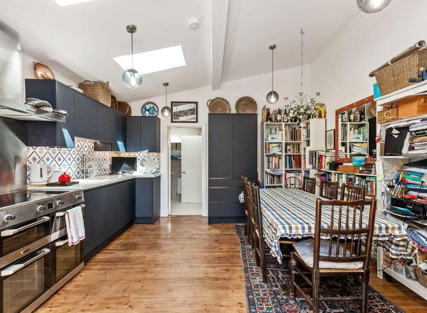 Knocksquire, Killedmond, R95F6P5