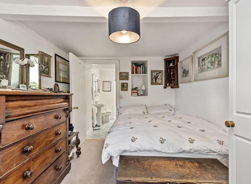 Knocksquire, Killedmond, R95F6P5