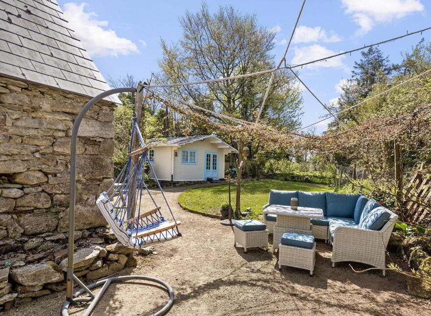 Knocksquire, Killedmond, R95F6P5