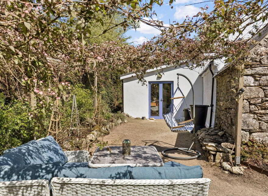 Knocksquire, Killedmond, R95F6P5