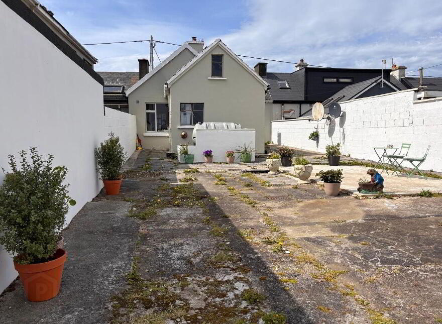 Saint Annes, Grattan Street, Kilkee, V15EA06