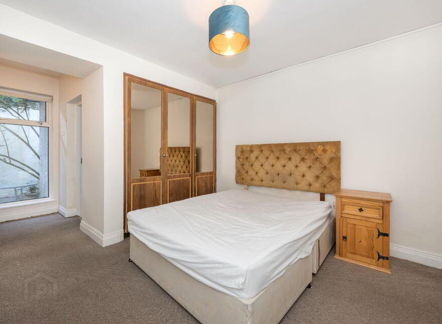 Apt 1 Lee View House, 13 Father Mathew Quay, Cork, T12W309