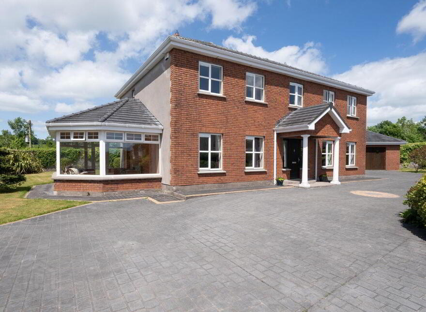 11 Chestnut Lawn, Classes Lake, Ovens, P31A499