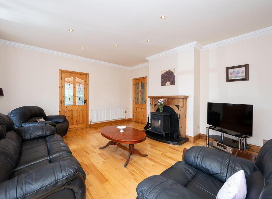 11 Chestnut Lawn, Classes Lake, Ovens, P31A499