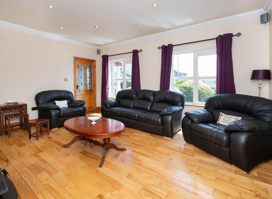 11 Chestnut Lawn, Classes Lake, Ovens, P31A499