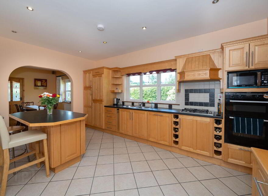11 Chestnut Lawn, Classes Lake, Ovens, P31A499