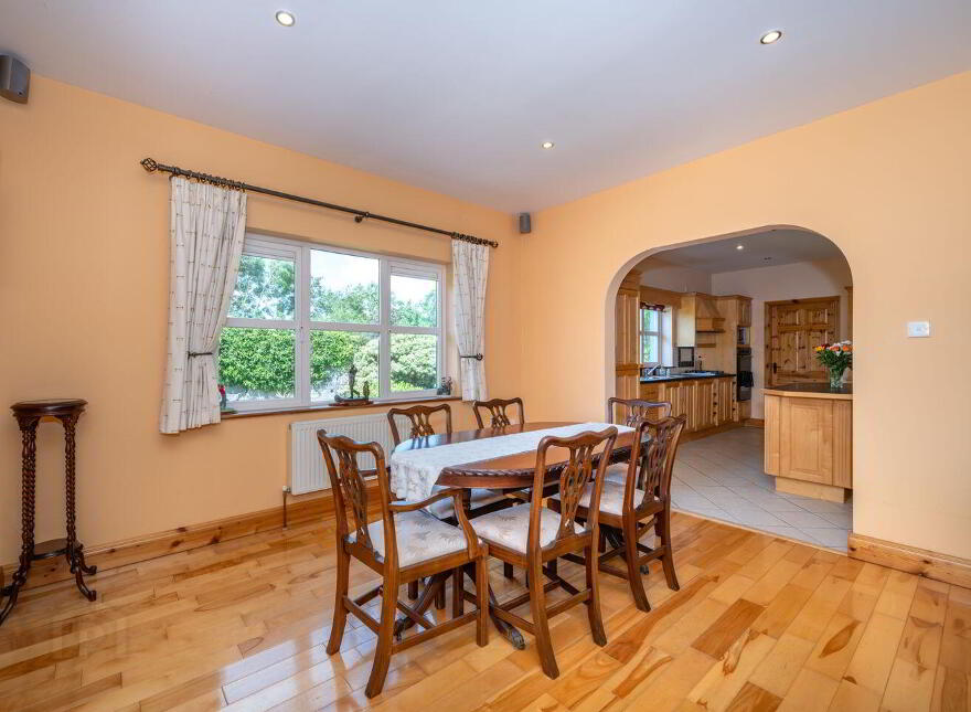 11 Chestnut Lawn, Classes Lake, Ovens, P31A499