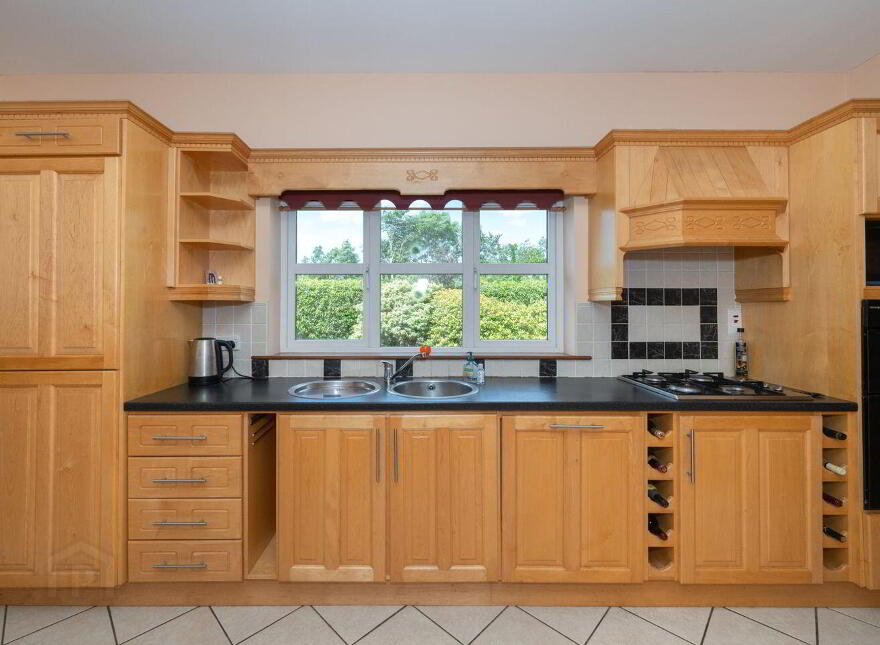11 Chestnut Lawn, Classes Lake, Ovens, P31A499