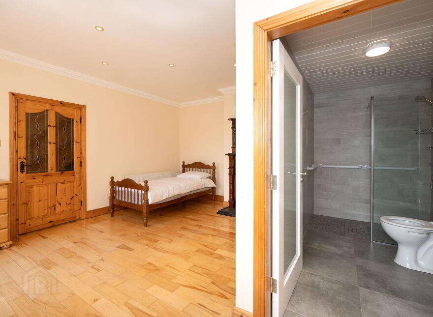11 Chestnut Lawn, Classes Lake, Ovens, P31A499