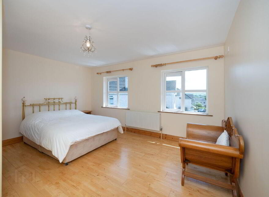 11 Chestnut Lawn, Classes Lake, Ovens, P31A499