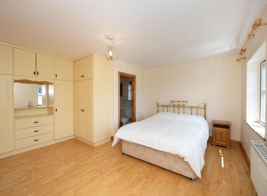11 Chestnut Lawn, Classes Lake, Ovens, P31A499