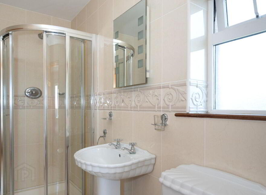 11 Chestnut Lawn, Classes Lake, Ovens, P31A499