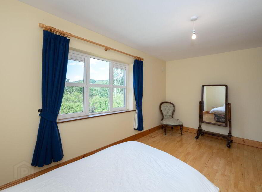 11 Chestnut Lawn, Classes Lake, Ovens, P31A499