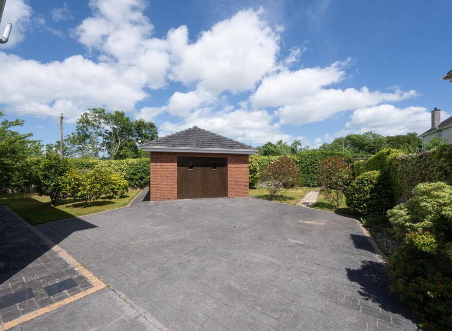 11 Chestnut Lawn, Classes Lake, Ovens, P31A499