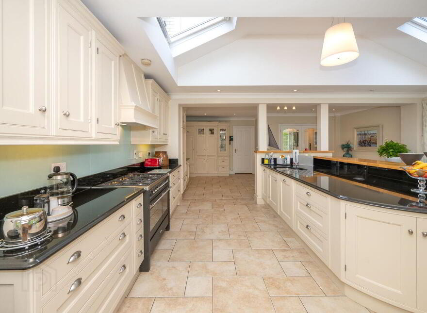 2 Beverly, Ovens, P31YW65