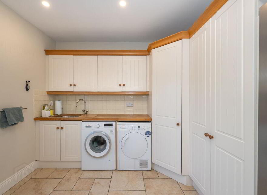 2 Beverly, Ovens, P31YW65