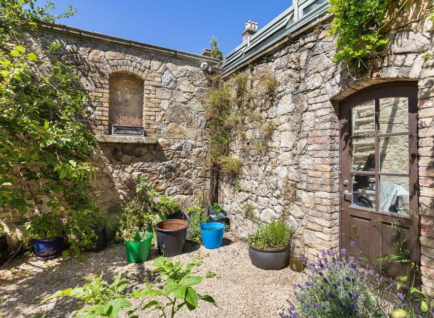 3 St James Terrace, 6 Clonskeagh Road, Clonskeagh, Dublin 6, D06