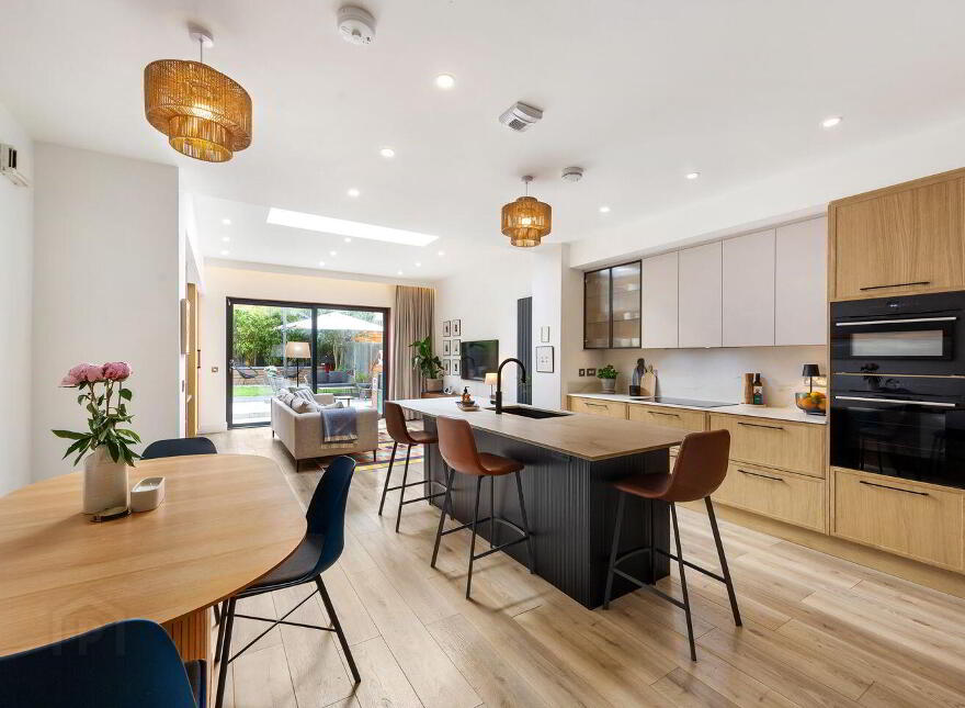 8 Shackleton Avenue, Adamstown, K78W9V3