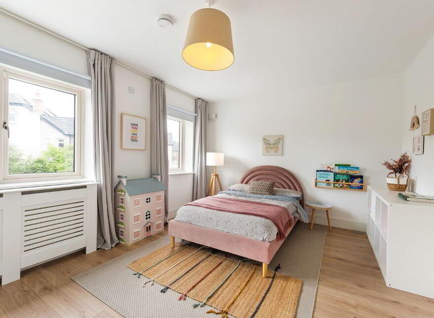 8 Shackleton Avenue, Adamstown, K78W9V3