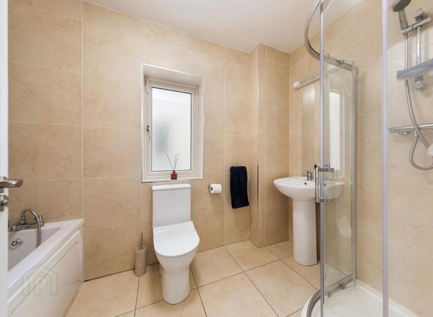 8 Shackleton Avenue, Adamstown, K78W9V3
