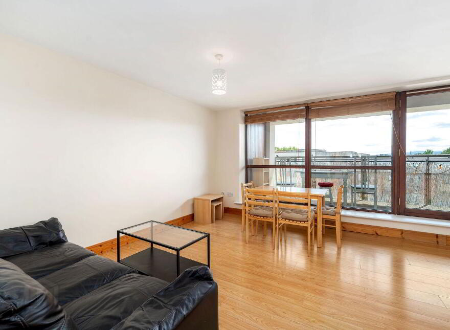 115 Castlegate Way, Adamstown, K78AK83